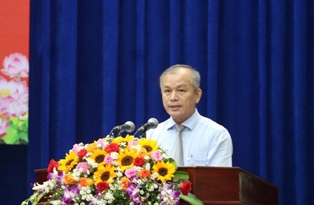 Ông Nguyễn Đức Tiến, Chánh Thanh tra tỉnh Quảng Nam báo cáo tại kỳ họp.