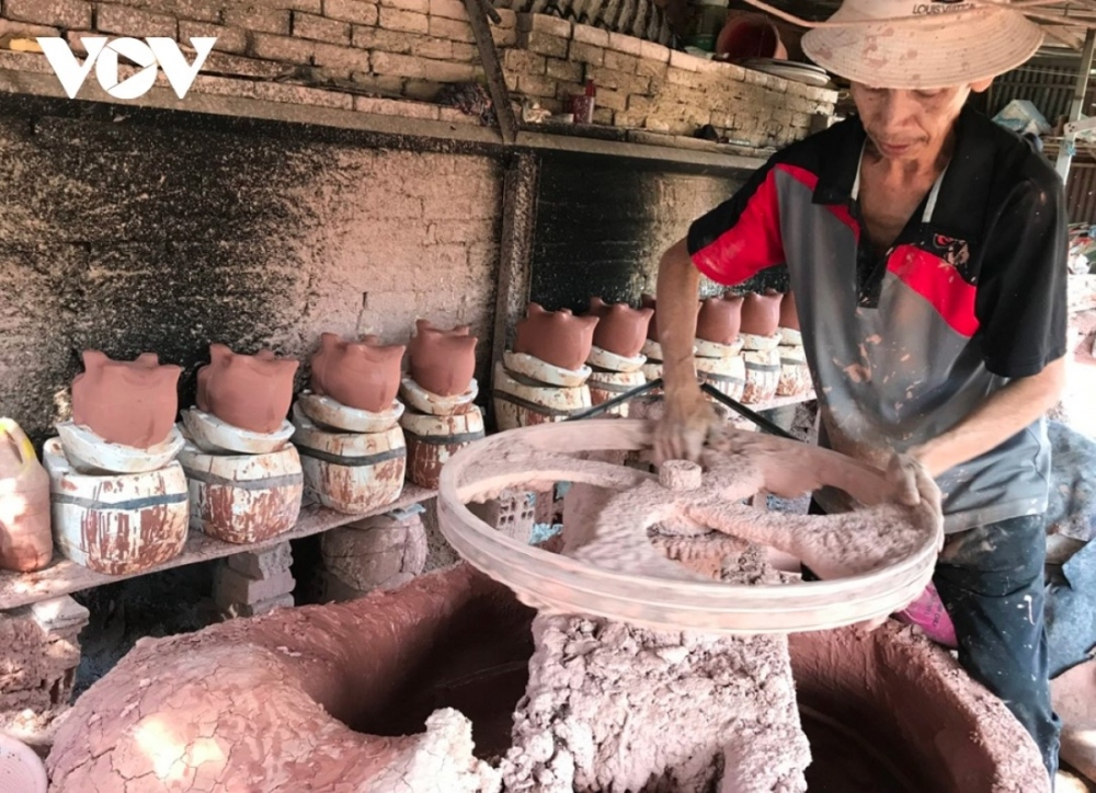 As Vietnamese people celebrate the Year of the Dragon in 2024, local artisans are making clay models depicting the large magical legendary creature.