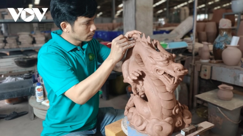 Dragon-shaped pottery products prove to be the favourites of customers this year.