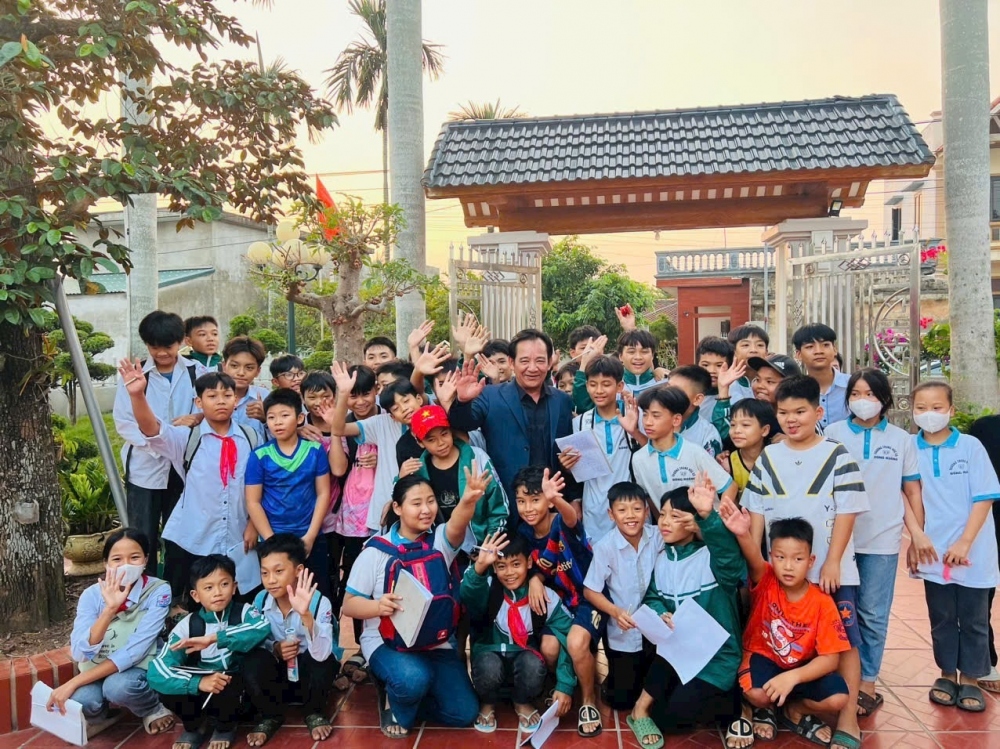 Quang Tèo với khán giả trẻ tuổi.