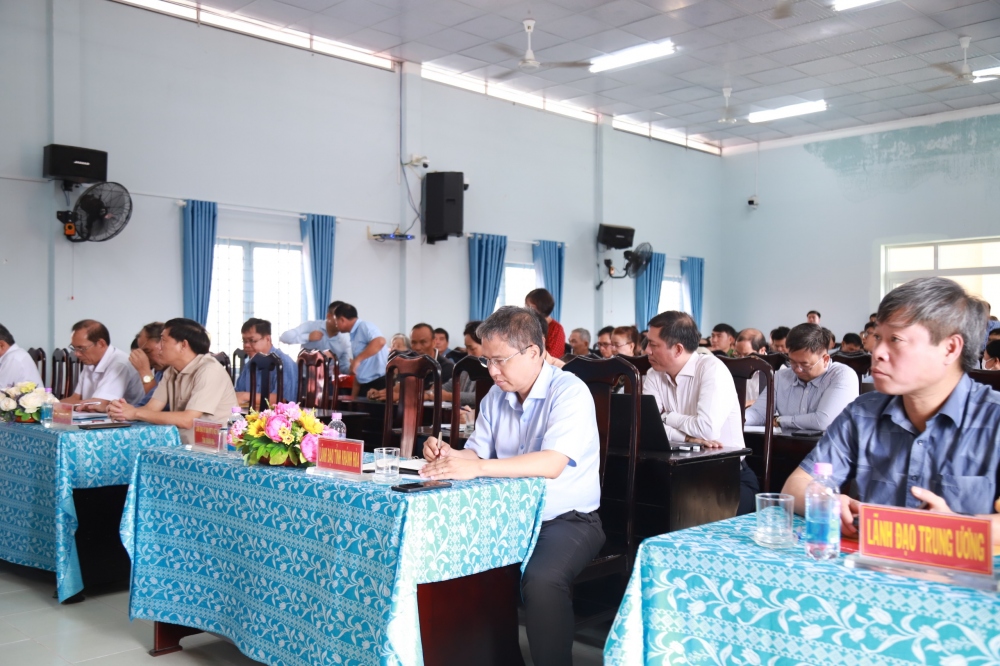 Quang cảnh Hội nghị tiếp xúc cử tri