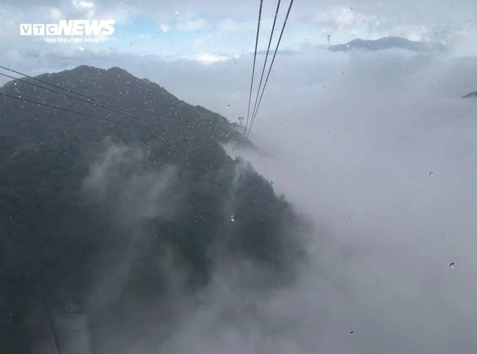 The temperature on the Hoang Lien Son Mountain range is forecast to drop even lower on the night of December 21 as a strong cold air wave is expected to hit the northern region.