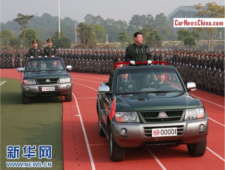 Hai chiếc xe mang biển số 00001 và 00002, là một mẫu SUV nội địa đã qua cải tạo công năng. (Ảnh: carnewschina.com)