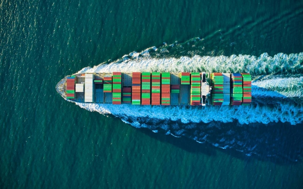 Tàu chở hàng container, di chuyển trên biển. Ảnh: Tradefinanceglobal.