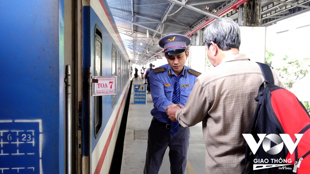 Ngoài 8 đôi tàu chạy ngày thường Ga Sài Gòn tổ chức chạy thêm 12 đôi tàu nữa để phục vụ nhu cầu đi lại của hành khách dịp Tết
