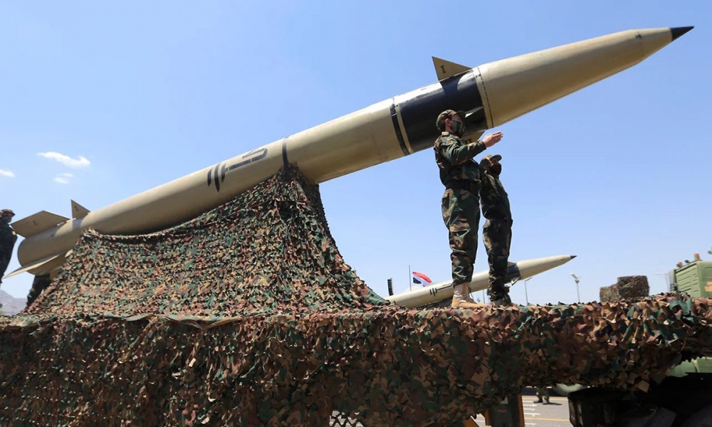 Tên lửa của lực lượng Houthi trong lễ diễu binh tại Sanaa, Yemen, ngày 21/9/2023. Ảnh: AFP