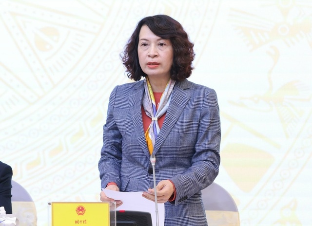 Thứ trưởng Bộ Y tế Nguyễn Thị Liên Hương trả lời báo chí về vấn đề chuyển tuyến khám chữa bệnh BHYT - Ảnh: VGP/Nhật Bắc