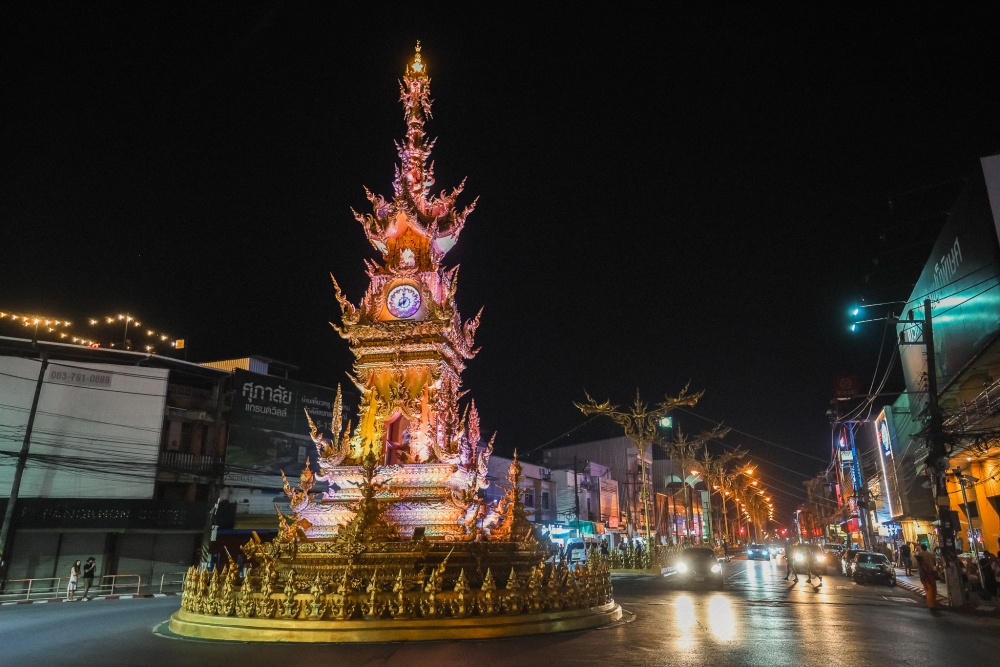Tháp đồng hồ nằm ngay trung tâm thành phố Chiang Rai.