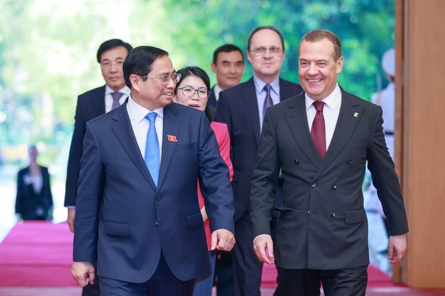 Chủ tịch Đảng nước Nga thống nhất, Phó Chủ tịch Hội đồng an ninh Liên bang Nga Dmitry Medvedev thăm chính thức Việt Nam từ ngày 21-23/5. Chuyến thăm là dịp để hai bên trao đổi về hợp tác giữa hai Đảng, hai nước nhằm tăng cường hiểu biết lẫn nhau, tiếp tục thống nhất các biện pháp nâng cao hơn nữa hiệu quả trong hợp tác song phương, vì lợi ích của người dân và sự phát triển của hai nước. (Ảnh: VGP)