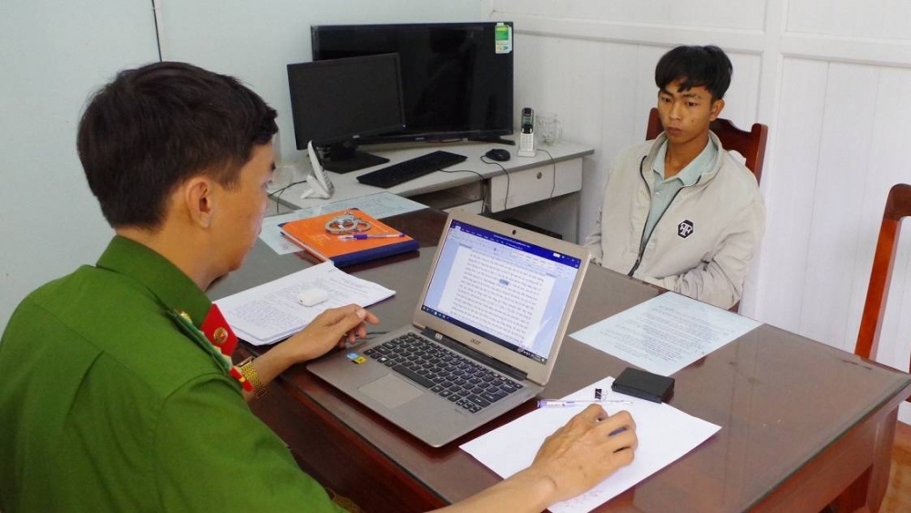 Đối tượng Thái Văn Quốc tại cơ quan công an. Ảnh: Công an Ninh Thuận