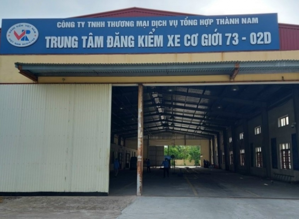 Trung tâm Đăng kiểm xe cơ giới 73.02D có trụ sở tại xã Quảng Xuân, huyện Quảng Trạch