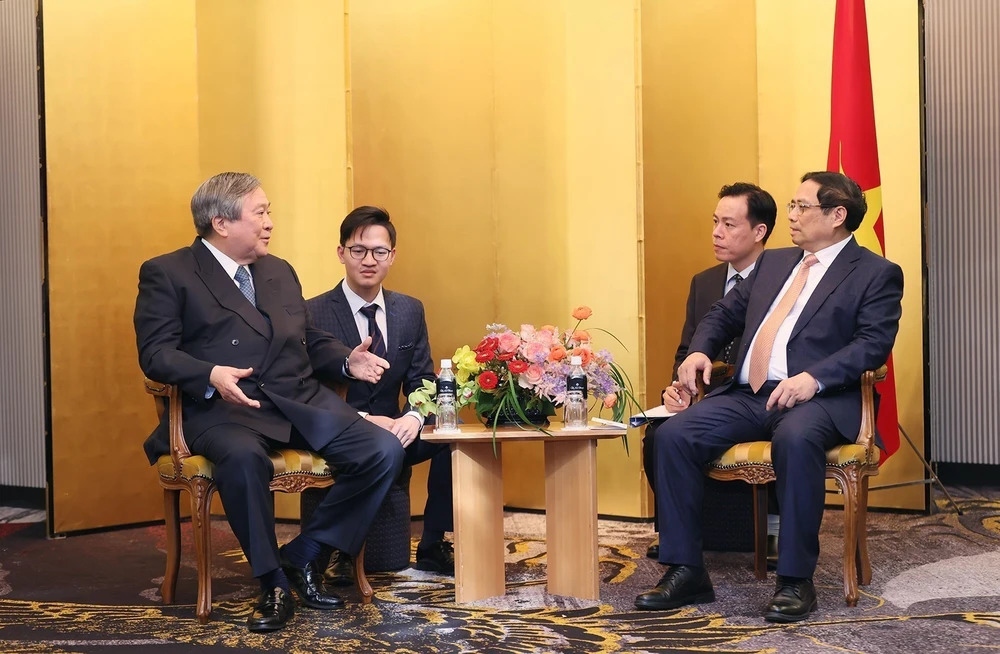 Thủ tướng tiếp ông Takagi Kuninori, Chủ tịch Trường Đại học quốc tế về Sức khỏe và Phúc lợi xã hội Nhật Bản (IUHW). Ảnh: Dương Giang-TTXVN