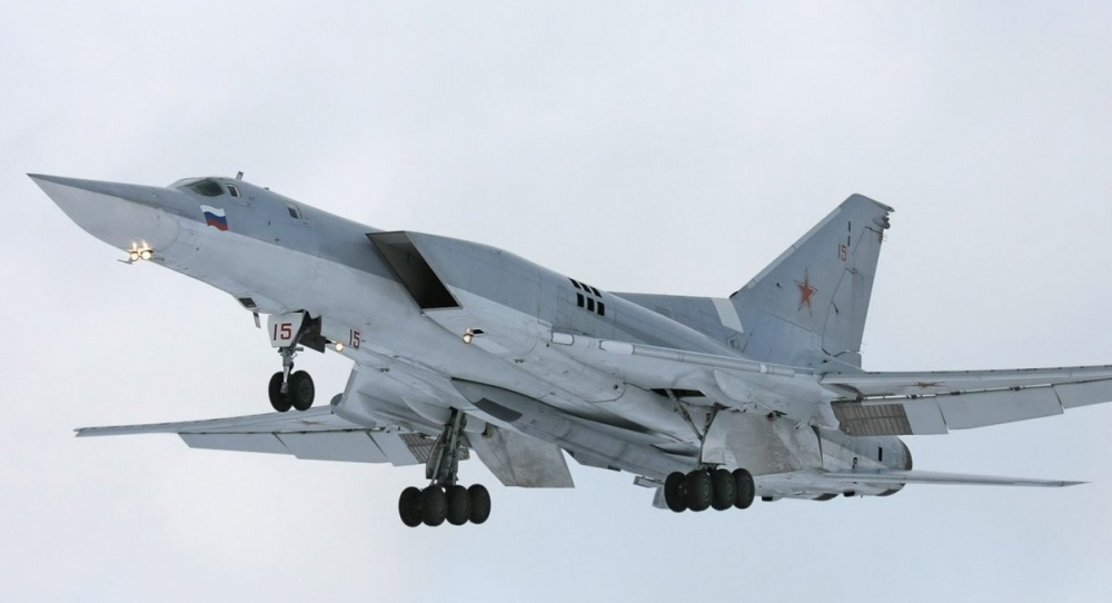 Máy bay ném bom Tu-22M3 của Nga mang tên lửa hành trình Kh-22. Ảnh: KT