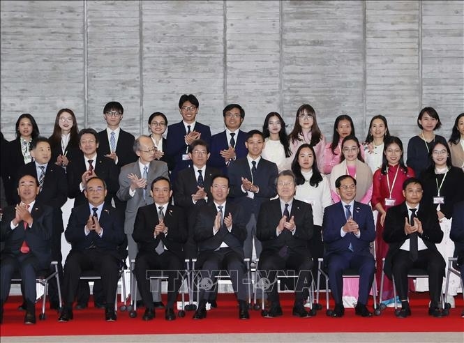 Visiting Kyushu University, President Vo Van Thuong expects that the university increase cooperation in human resource traiing with Vietnamese institutions.