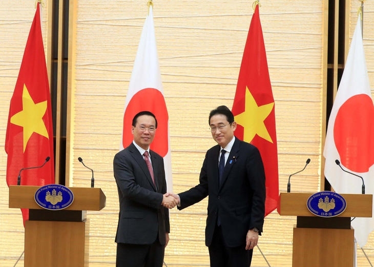 The two sides agree to effectively implement bilateral dialogue mechanisms, strengthen defense cooperation, and enhance cooperation on safety and security at sea.