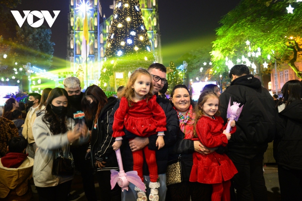 A foreign family are excited at celebrating Christmas in Hanoi.