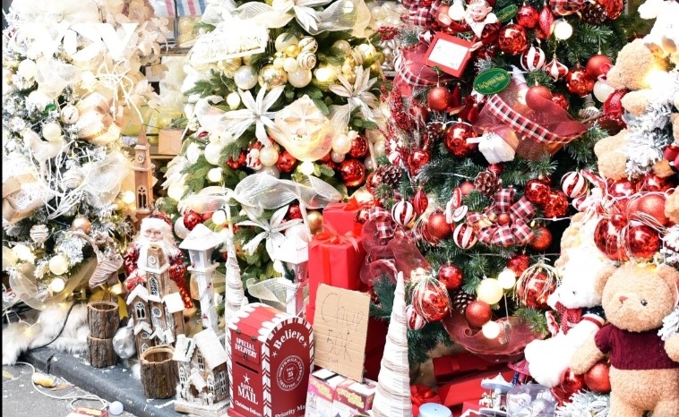 Traders of Christmas products see a new trend of handmade crafts with red prominent in unique designs and display styles.