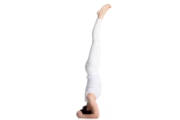 Salamba Sirsasana hay tư thế trồng cây chuối sẽ rất hữu ích cho dây chằng và cơ ở cột sống và ngực. Bài tập này cải thiện hơi thở và lưu lượng máu. Tuy nhiên, đây là bài tập khó chỉ dành cho người có kinh nghiệm tập yoga lâu năm.