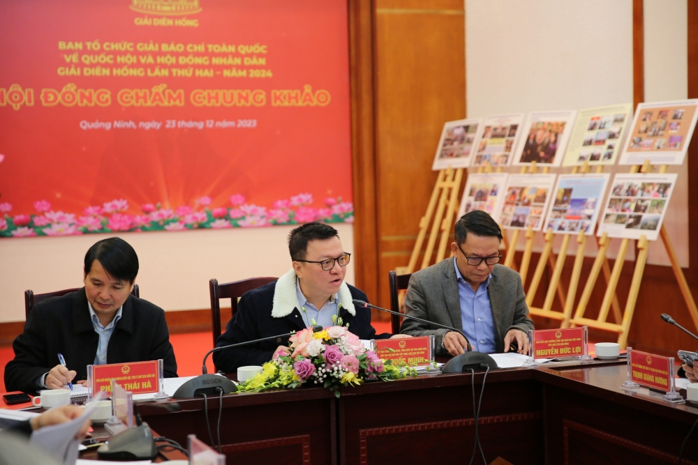 Các đại biểu chủ trì Hội đồng chấm Chung khảo