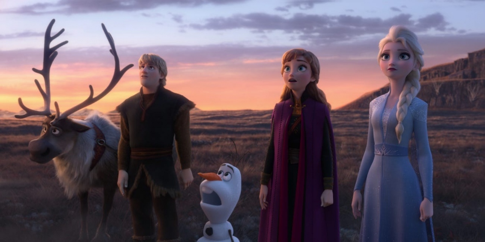 Theo New York Times, khi đến thời điểm tạo diện mạo mới cho Anna và Elsa trong Frozen II (2019), đội ngũ phục trang của phim đã tới các quốc gia như Na Uy, Phần Lan, Iceland để thu thập ý tưởng. Những bộ trang phục thu được được tạo ra với sự kết hợp của nhiều yếu tố ảnh hưởng, bao gồm thời trang cao cấp, thời trang trên sàn diễn và các thiết kế truyền thống của Bắc Âu.