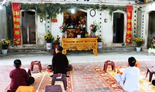 Chùa Đức Sơn (thị trấn Nam Đàn, huyện Nam Đàn, Nghệ An) xây dựng từ thời Trần trên vùng đất cổ thuộc thành Vạn An xưa. Đến năm Tự Đức thứ 25, chùa được trùng tu, tôn tạo. Năm 2001, chùa Đức Sơn được Bộ Văn hóa Thông tin xếp hạng là di tích lịch sử kiến trúc - nghệ thuật cấp quốc gia.