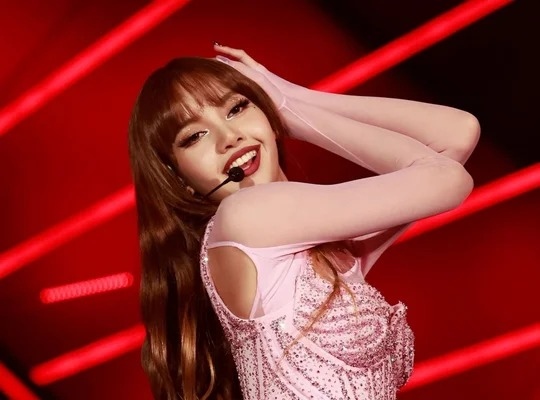 Lisa Blackpink là người đề nghị được biểu diễn ở quán rượu thoát y