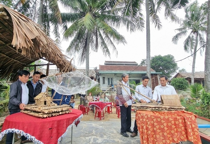 Hai mô hình bè rớ được chọn để trao giải