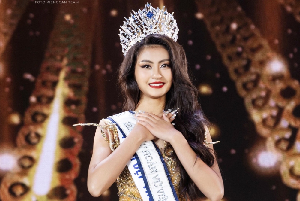 Bùi Thị Xuân Hạnh sinh năm 2001, tốt nghiệp Trường đại học Kinh tế Quốc dân Hà Nội. Cô sở hữu chiều cao 1,71m, số đo ba vòng lần lượt 82-60-87 cm. Tuy là nhân tố mới nhưng từ đầu cuộc thi, người đẹp Ninh Bình được xem là ứng viên nặng ký cho vương miện nhờ kỹ năng catwalk tốt, gương mặt sáng và ứng xử khéo léo, tự tin.