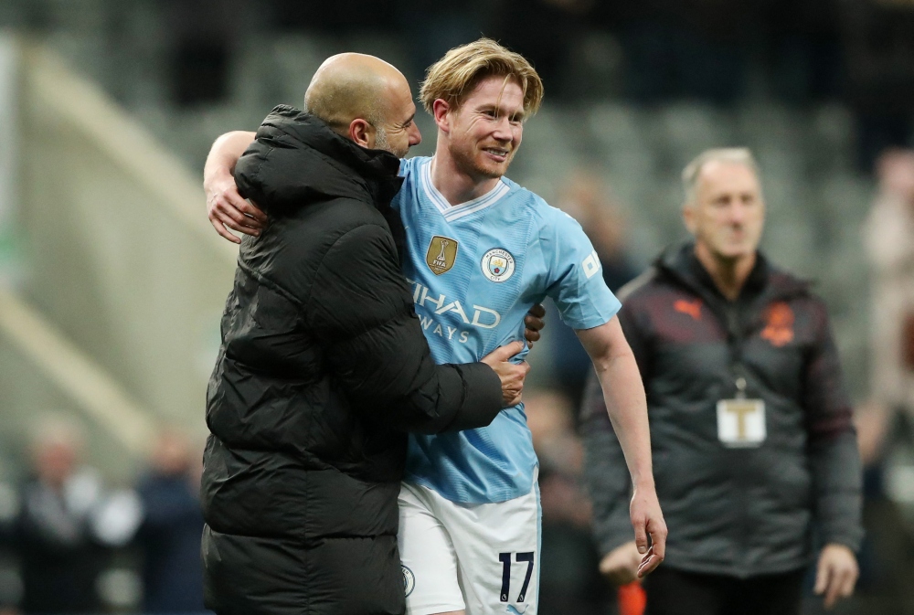 HLV Pep Guardiola thể hiện tài thay người mát tay còn Kevin De Bruyne có màn trình diễn để đời trước Newcastle. (Ảnh: Reuters)