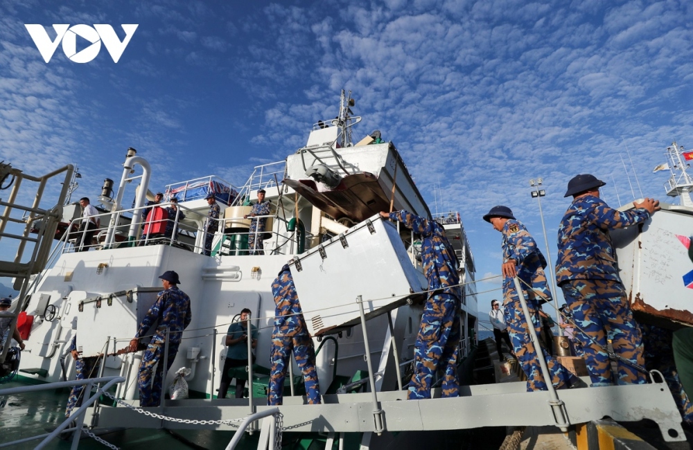 This is a special working trip because it is only made when the lunar New Year festival approaches.