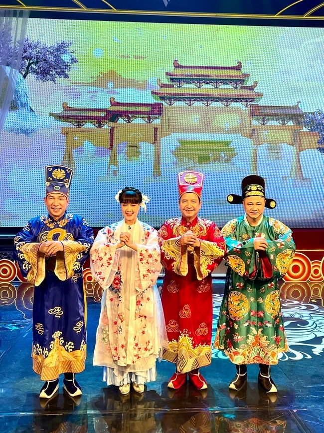Thông tin từ VTV, chương trình Gặp nhau cuối năm - Táo Quân sẽ vẫn là một gia vị đậm đà trên sóng VTV Tết Giáp Thìn: "Theo xác nhận từ những người làm chương trình, vào đêm Giao thừa năm nay, khán giả của VTV sẽ vẫn được gặp lại các Táo trong chương trình thường niên Gặp nhau cuối năm hay Táo Quân - theo cách gọi phổ thông của khán giả yêu mến chương trình". (Theo: Dân Việt)
