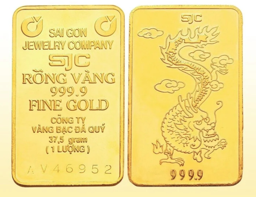 Trên mặt miếng vàng SJC có in hình rồng và 4 số 9. (Ảnh: SJC)