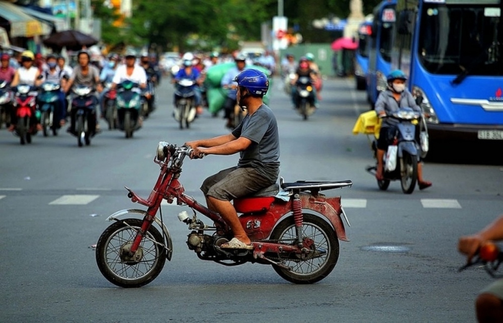 Xe cũ nát là một trong những nguồn gây ô nhiễm không khí nghiêm trọng tại các thành phố lớn (Ảnh KT)