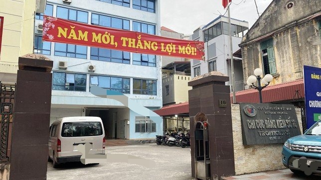 3 đăng kiểm viên Chi cục Đăng kiểm số 10 (Cục đăng kiểm Việt Nam) bị khởi tố về tội nhận hối lộ.