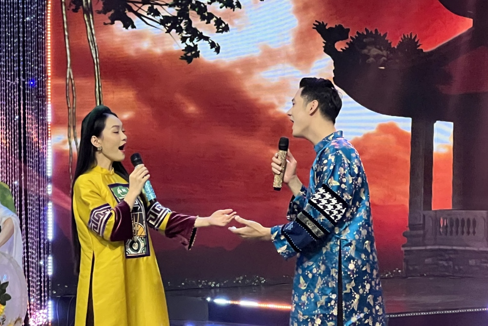 Phan Thanh Cường và Minh Ngọc thể hiện ca khúc "Mong ngày tương phùng"