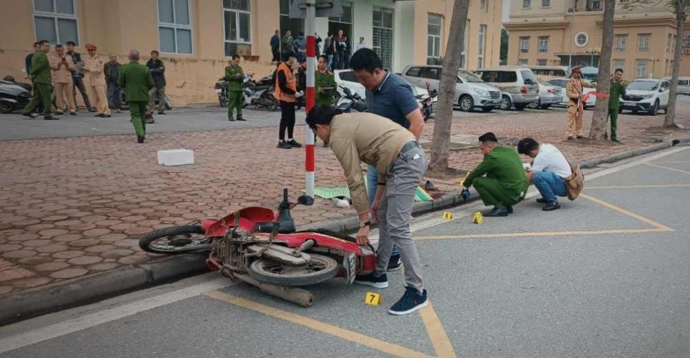 Lực lượng chức năng khám nghiệm hiện trường