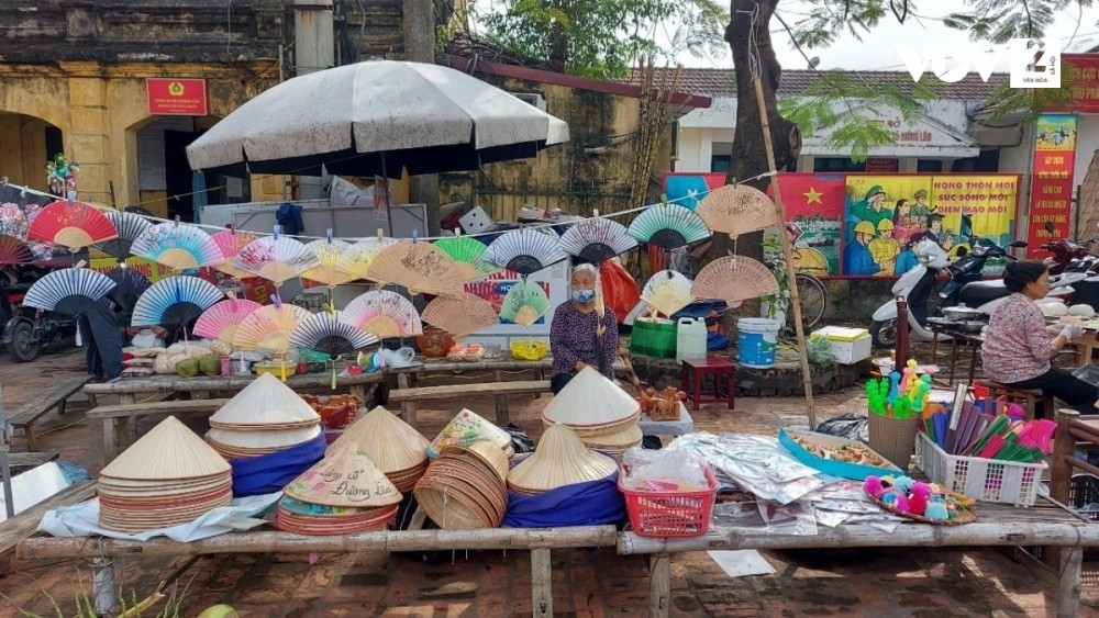 Visitors also make a tour of traditional craft making workshops and major tourist spots in the village.