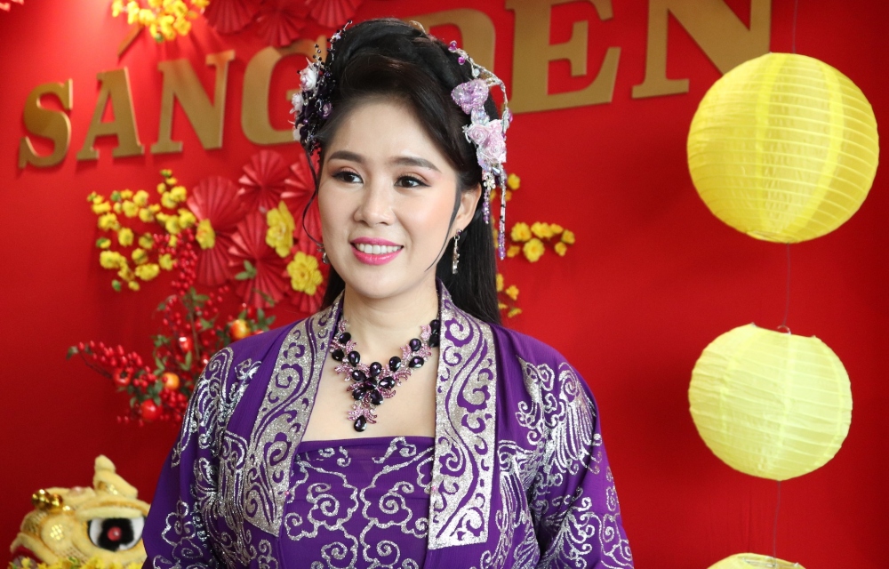 Lê Phương chia sẻ, NSƯT Vũ Linh là thần tượng hồi nhỏ, khơi dậy đam mê nghệ thuật cháy bỏng trong cô. Nữ diễn viên từng có mơ ước trở thành nghệ sĩ cải lương nhưng cuối cùng lại được định hướng theo con đường diễn xuất. (Theo: Thanh Niên)