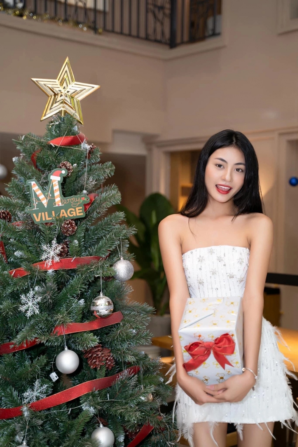 HLV Vũ Thu Phương từng nhận xét về cô gái quê Ninh Bình: "Em là minh chứng rõ nét cho việc nỗ lực từ Zero to Hero bởi nội lực mạnh mẽ của viên kim cương thô đang được mài dũa và sáng lên từng ngày...".   