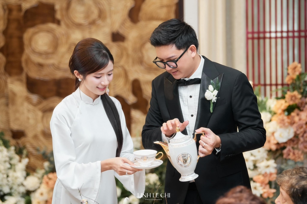 Ngọc Huyền tiết lộ cô được bạn trai cầu hôn trong bối cảnh khá đơn giản. Đó là khi nữ diễn viên vừa hoàn thành một buổi quay phim, từ trang phục đến đầu tóc đều không tươm tất. Tuy nhiên cô đã gật đầu đồng ý khi thấy được sự chân thành của bạn trai.