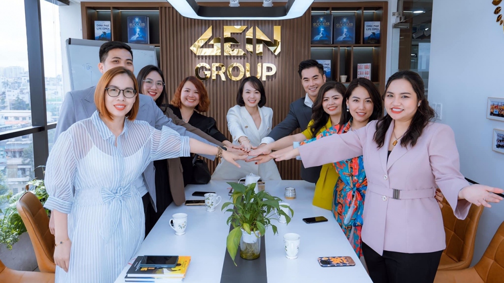 Chị Trương Thị Tú Quyên cùng đội nhóm của mình