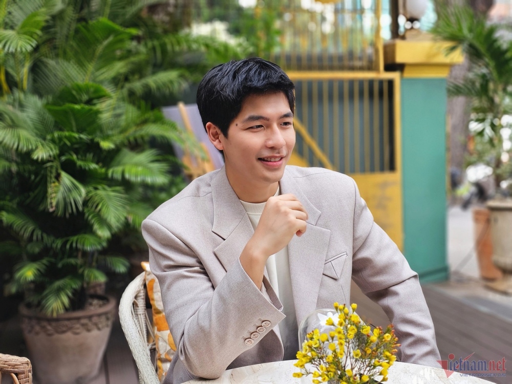 Diễn viên Quốc Anh từng sợ một thời gian do bị quấy rối tình dục năm 17 tuổi. "Thời mới vào showbiz, tôi rất cảnh giác nhưng dần trở nên thoải mái. Hiện tại, tôi có khá nhiều bạn trong giới, cùng chơi cùng ngủ rất vui vẻ, bình thường", nam diễn viên cho biết. (Theo: Vietnamnet)