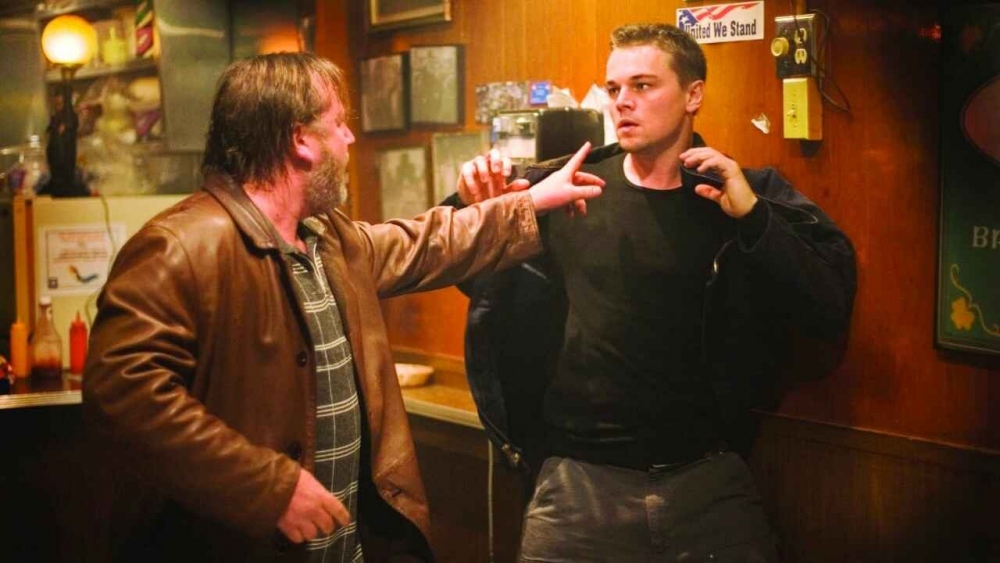 Bộ phim The Departed (2006) giành được giải Phim hay nhất tại lễ trao giải Oscar năm 2007, nhưng diễn xuất của Leonardo DiCapri trong vai một cảnh sát mới vào nghề, phải đối phó với tình trạng hỗn loạn nội tâm và đám đông người Ireland lại không được chú ý. 
