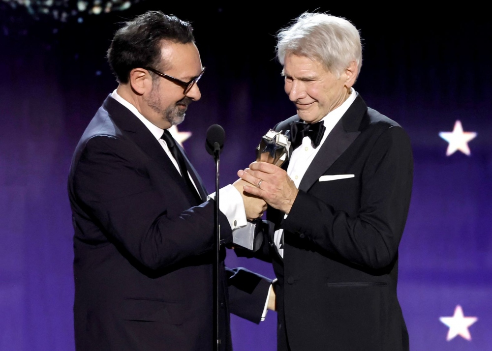Đạo diễn James Mangold trao cho tài tử Harrison Ford giải thưởng Thành tựu trọn đời. 