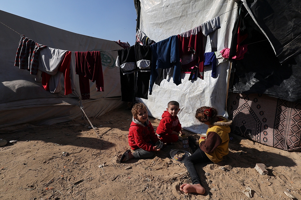 Khói bốc lên ở Gaza sau các cuộc không kích. Ảnh: Reuters
