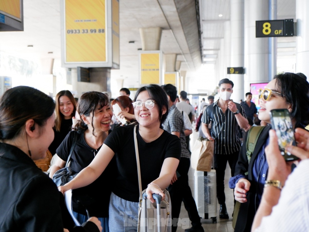 From January 22 to January 24, Tan Son Nhat International Airport receives more than 400 international flights, bringing nearly 68,000 passengers through its arrival gates.