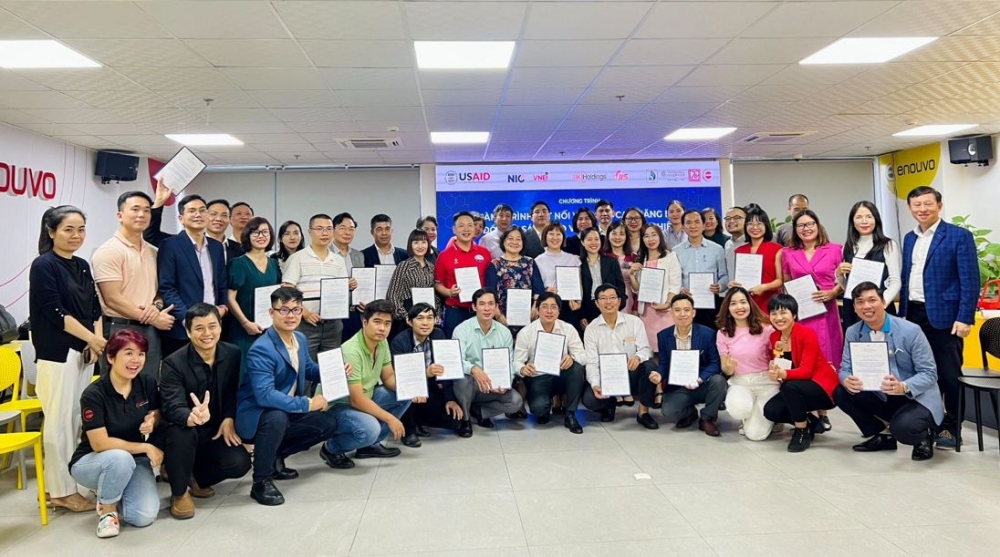 Nhóm học viên chụp lưu niệm cuối Chương trình tại Đà Nẵng