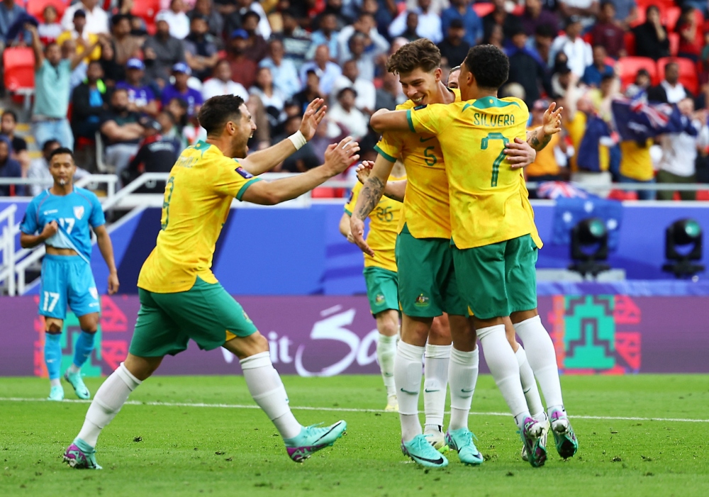 Bos ấn định chiến thắng 2-0 trước ĐT Ấn Độ. (Ảnh: Reuters)