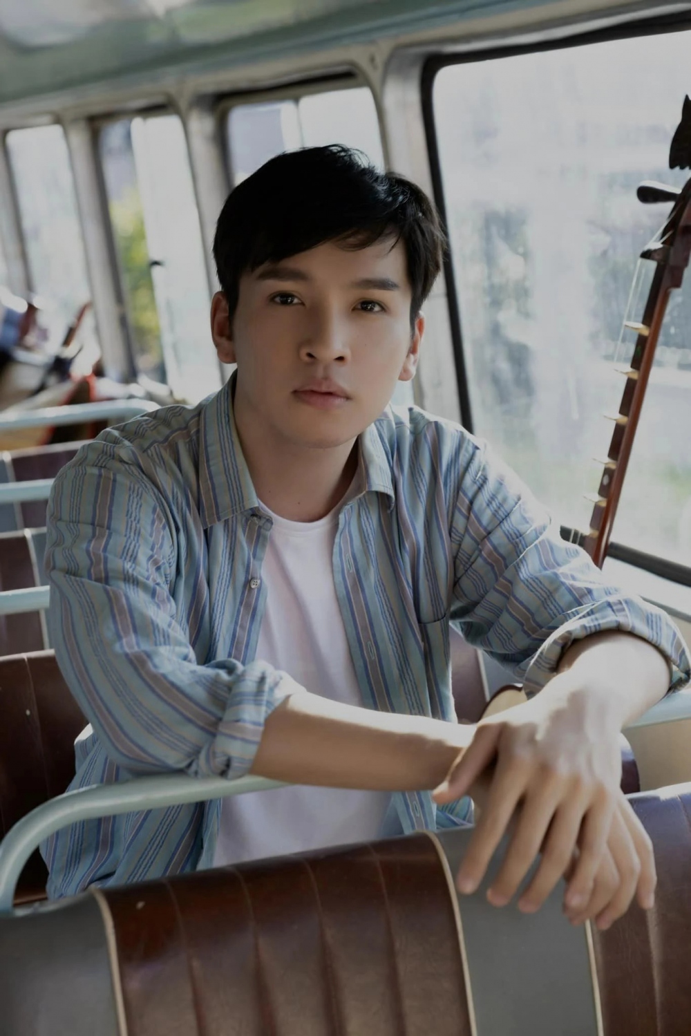 Thời gian qua, Bạch Công Khanh liên tục bị Hoa khôi Đồng bằng sông Cửu Long 2015 - Nam Em nhắc tên trên sóng livestream khiến nhiều người tò mò. Khi được hỏi về câu chuyện này, nam ca sĩ nêu quan điểm: “Là người của công chúng bắt buộc phải có chuyện đó. Những điều trải qua như những thăng trầm cuộc đời, tôi nhờ đó để trưởng thành, vững bước hơn. Tôi không để tác động của hiện tại khiến bản thân lung lay, nhục chí”. (Nguồn: Thanh niên)