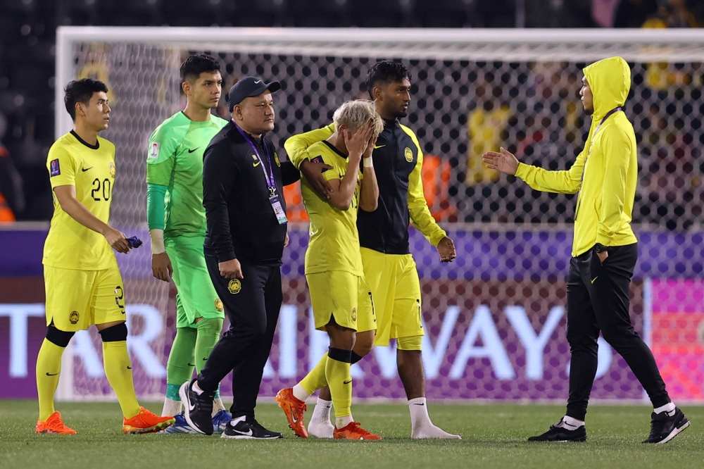 ĐT Malaysia dừng bước sớm 1 lượt trận sau khi thua ĐT Bahrain 0-1. (Ảnh: Reuters)